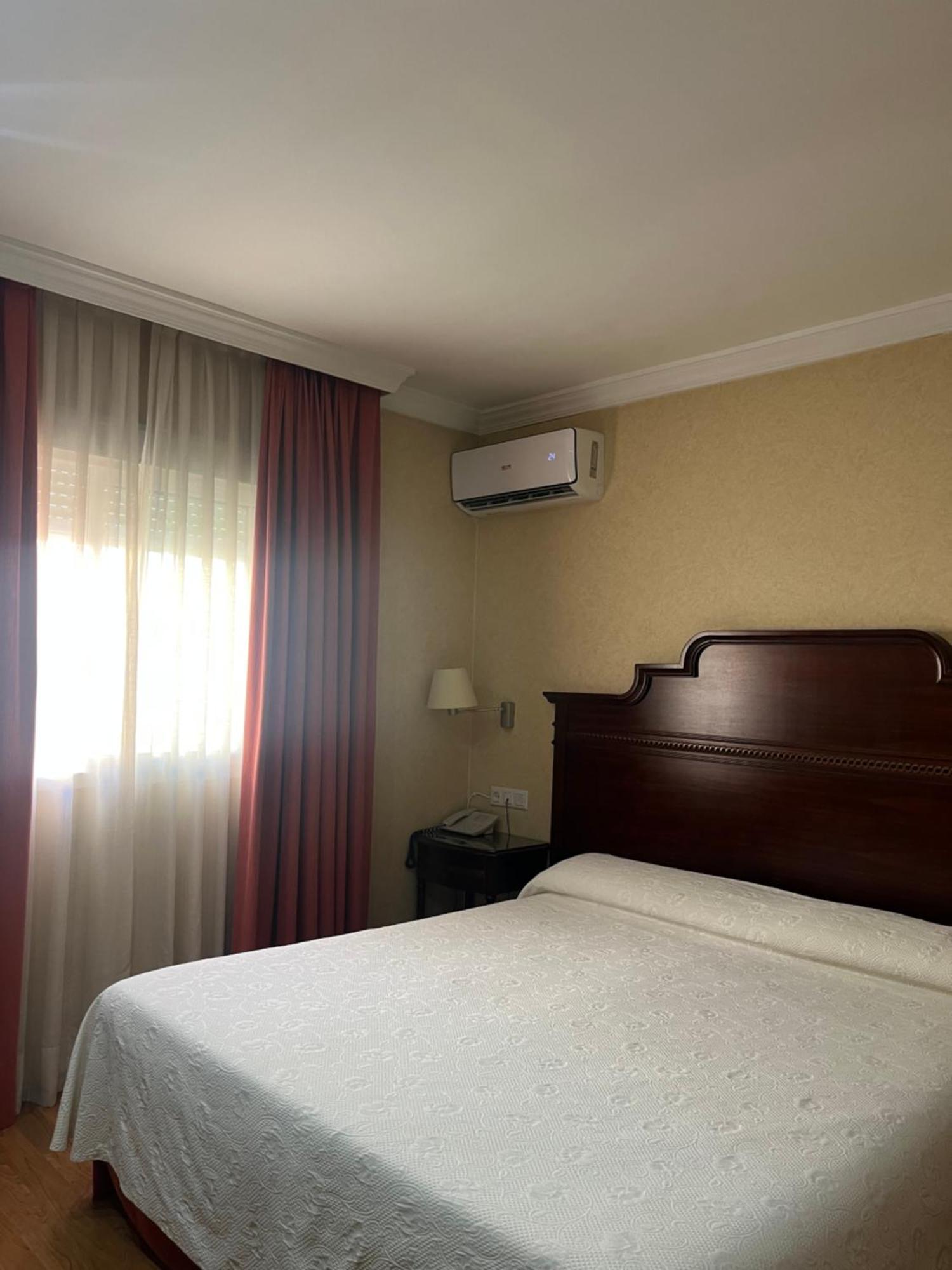 Double or Twin Room,1542723811:JPEG